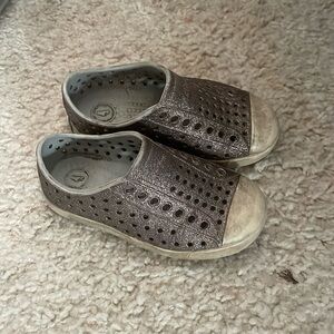 Natives girls size 8